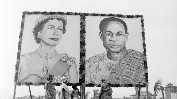 Huge portraits of Britain's Queen Elizabeth II and Ghana's President Kwame Nkrumah are displayed in Accra, Nov. 9, 1961, as the city prepared for the arrival of the British monarch on a state visit to Ghana. - Sputnik International