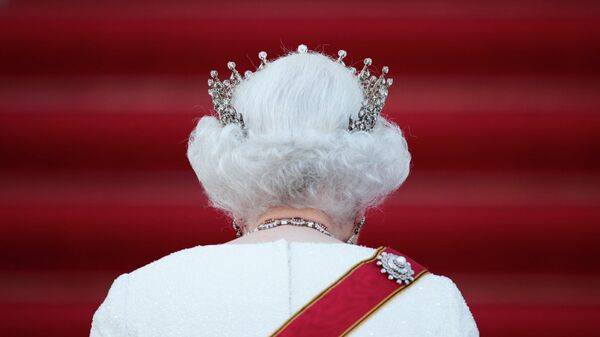 FILE - In this June 24, 2015 file photo Britain's Queen Elizabeth II arrives for an official state dinner, in front of Germany's President Joachim Gauck's residence Bellevue Palace in Berlin. Queen Elizabeth II, Britain’s longest-reigning monarch and a rock of stability across much of a turbulent century, has died. She was 96. Buckingham Palace made the announcement in a statement on Thursday Sept. 8, 2022. - Sputnik International
