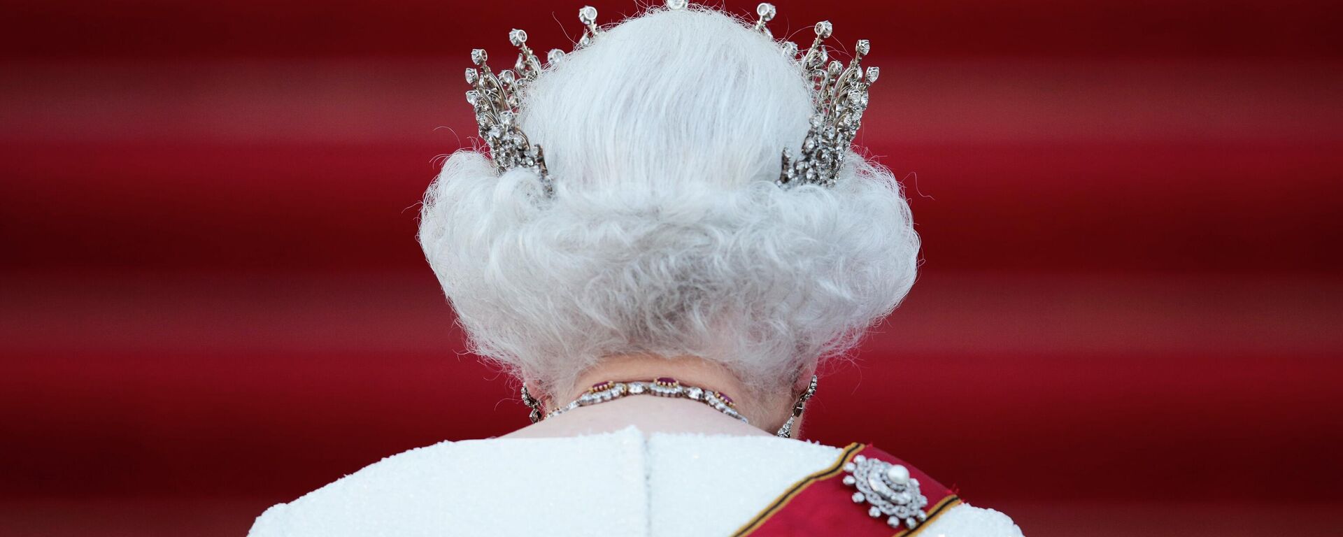 FILE - In this June 24, 2015 file photo Britain's Queen Elizabeth II arrives for an official state dinner, in front of Germany's President Joachim Gauck's residence Bellevue Palace in Berlin. Queen Elizabeth II, Britain’s longest-reigning monarch and a rock of stability across much of a turbulent century, has died. She was 96. Buckingham Palace made the announcement in a statement on Thursday Sept. 8, 2022. - Sputnik International, 1920, 08.09.2022