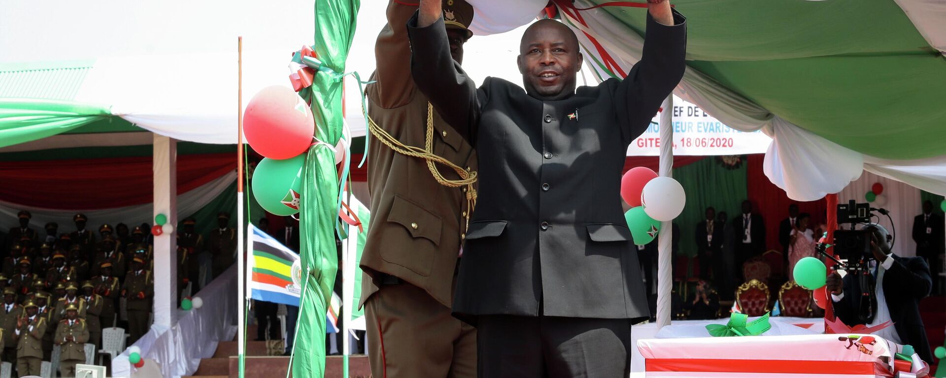 FILE - Burundi's President Evariste Ndayishimiye gestures to the crowd after his inauguration in Gitega, Burundi on June 18, 2020. Opposition leaders and human rights groups warned in Dec. 2021 that Burundi's government has shown little if any improvement under Ndayishimiye, who took office after the death of President Pierre Nkurunziza in 2020 with talk of reforms after years of deadly political crackdowns. - Sputnik International, 1920, 08.09.2022