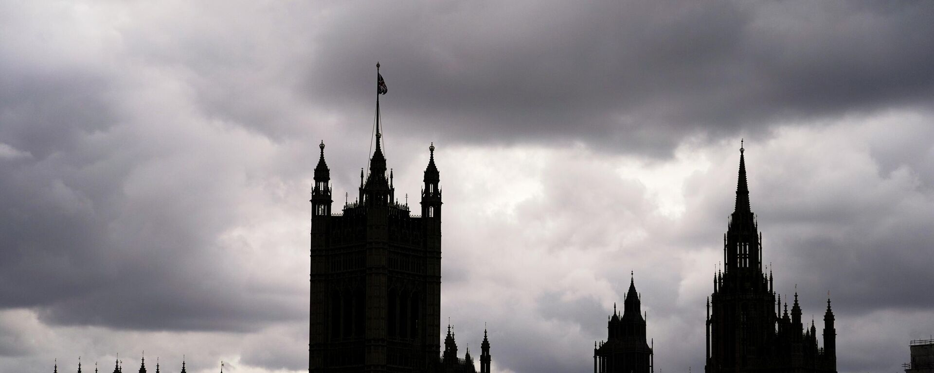 The Victoria Tower and the Houses of Parliament are silhouetted under a cloudy sky in Westminster, in London, Monday, Aug. 22, 2022. - Sputnik International, 1920, 09.09.2022