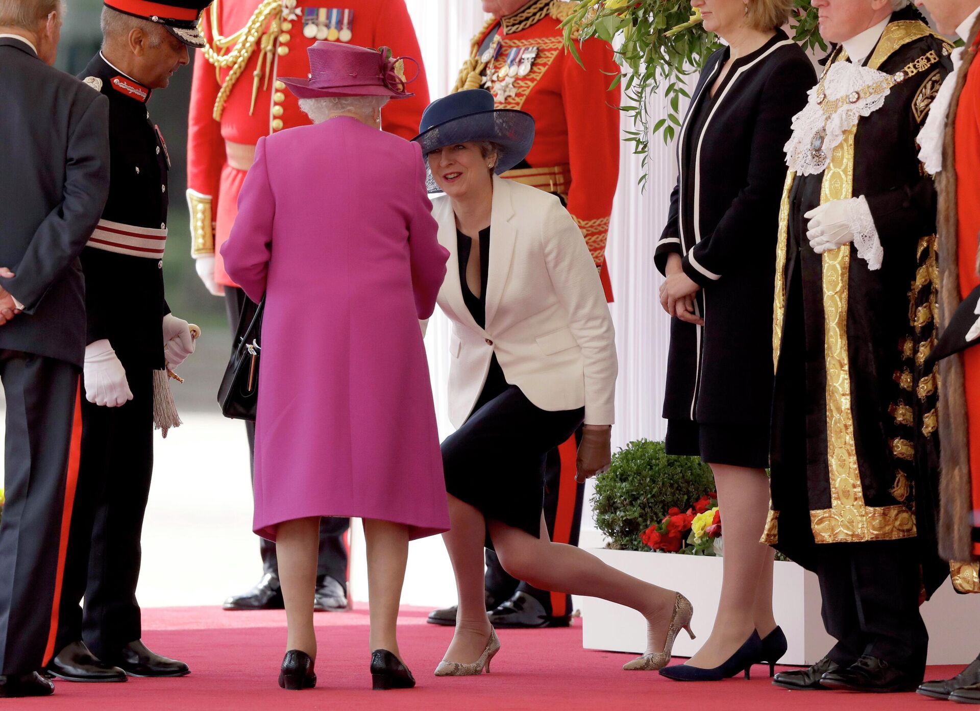 FILE - British Prime Minister Theresa May curtsies as Britain's Queen Elizabeth II arrives at a ceremonial welcome for Spain's King Felipe and Queen Letizia on Horse Guards Parade in London, Wednesday, July 12, 2017.  - Sputnik International, 1920, 09.09.2022