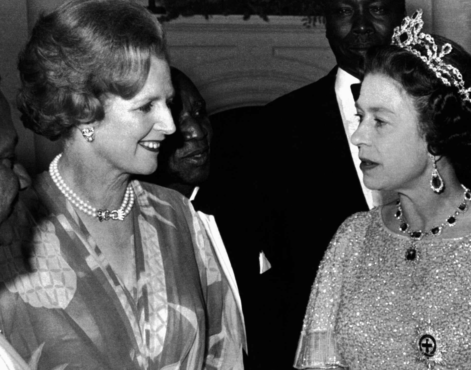 FILE - Britain's Queen Elizabeth II talks with British Prime Minister, Margaret Thatcher, at a reception for the 39 heads of delegations attending the Commonwealth Conference in Lusaka, Zambia, Aug. 1, 1979. - Sputnik International, 1920, 09.09.2022