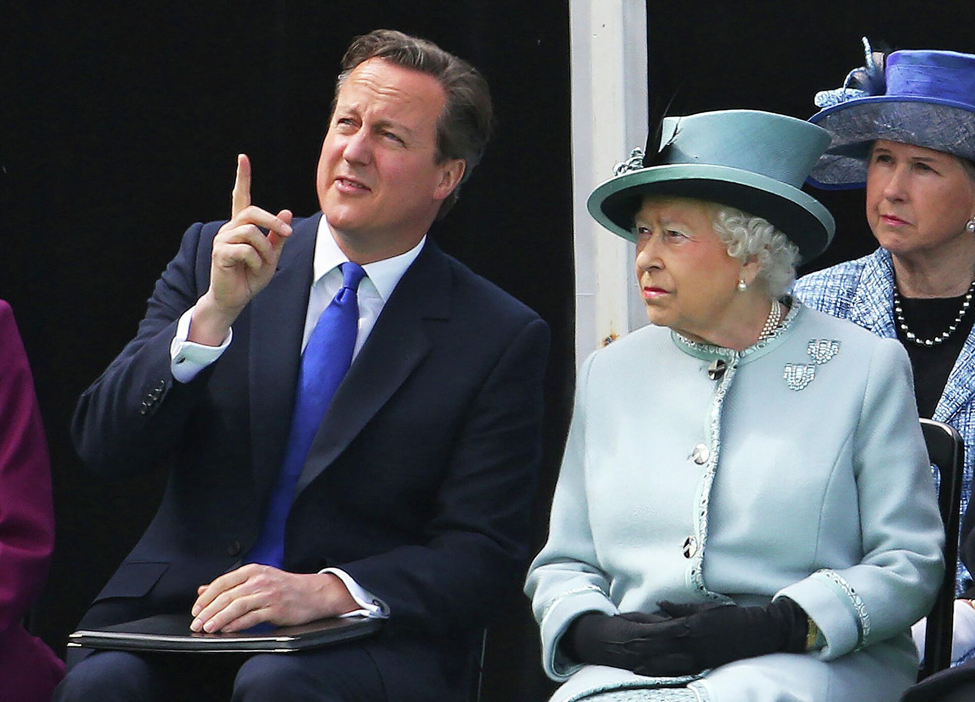 FILE - Seated near the Magna Carta memorial at Runnymede, England, are Prime Minister David Cameron, and Queen Elizabeth II, ahead of a commemoration ceremony Monday June 15, 2015, to celebrate the 800th anniversary of the groundbreaking accord called Magna Carta. - Sputnik International, 1920, 09.09.2022