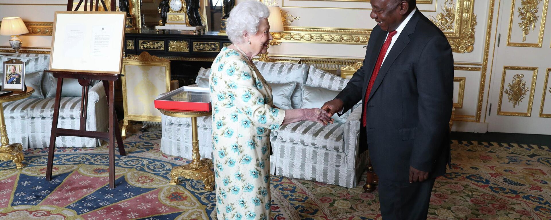 Queen Elizabeth II receives South African President Cyril Ramaphosa during an audience at Windsor Castle, England, Tuesday April 17, 2018. (Steve Parsons/pool via AP) - Sputnik International, 1920, 09.09.2022