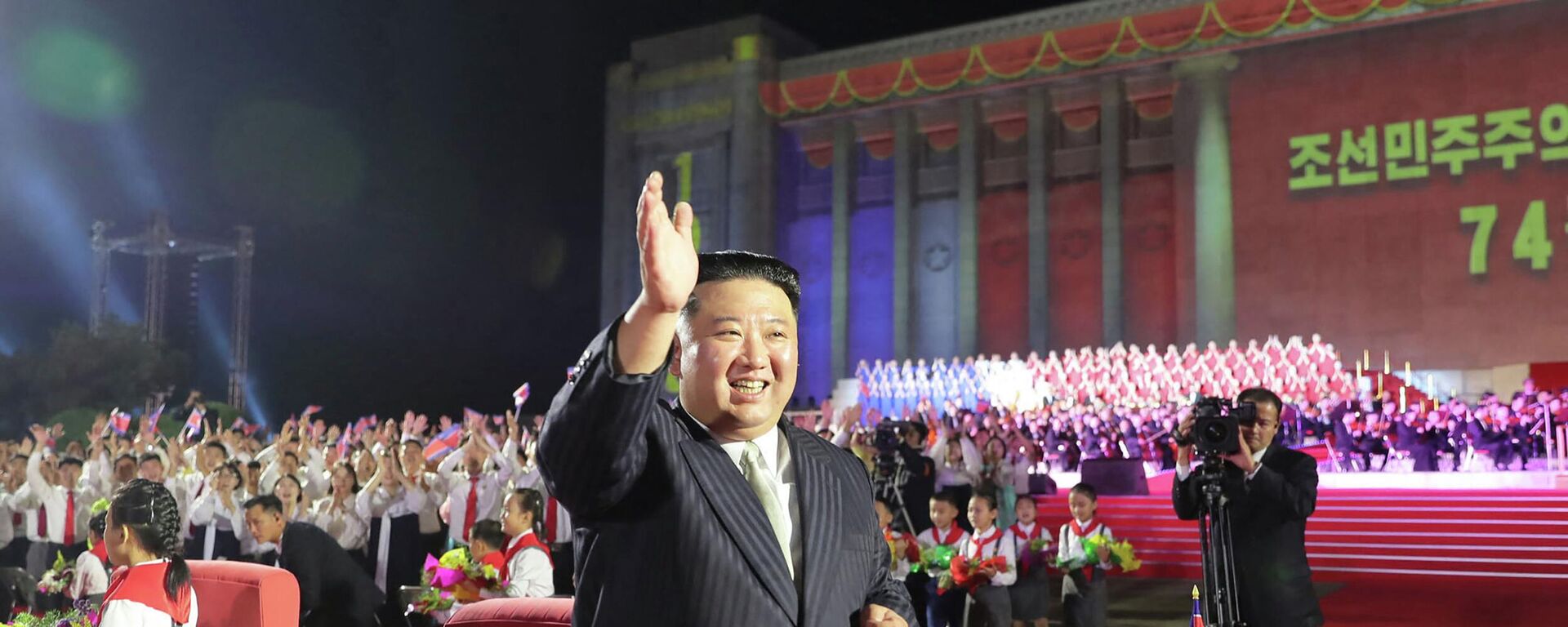 This picture taken on September 8, 2022 and released by North Korea's official Korean Central News Agency (KCNA) on September 9 shows North Korean leader Kim Jong Un attending a celebration event for the 74th anniversary of the nation's founding in Pyongyang - Sputnik International, 1920, 09.09.2022
