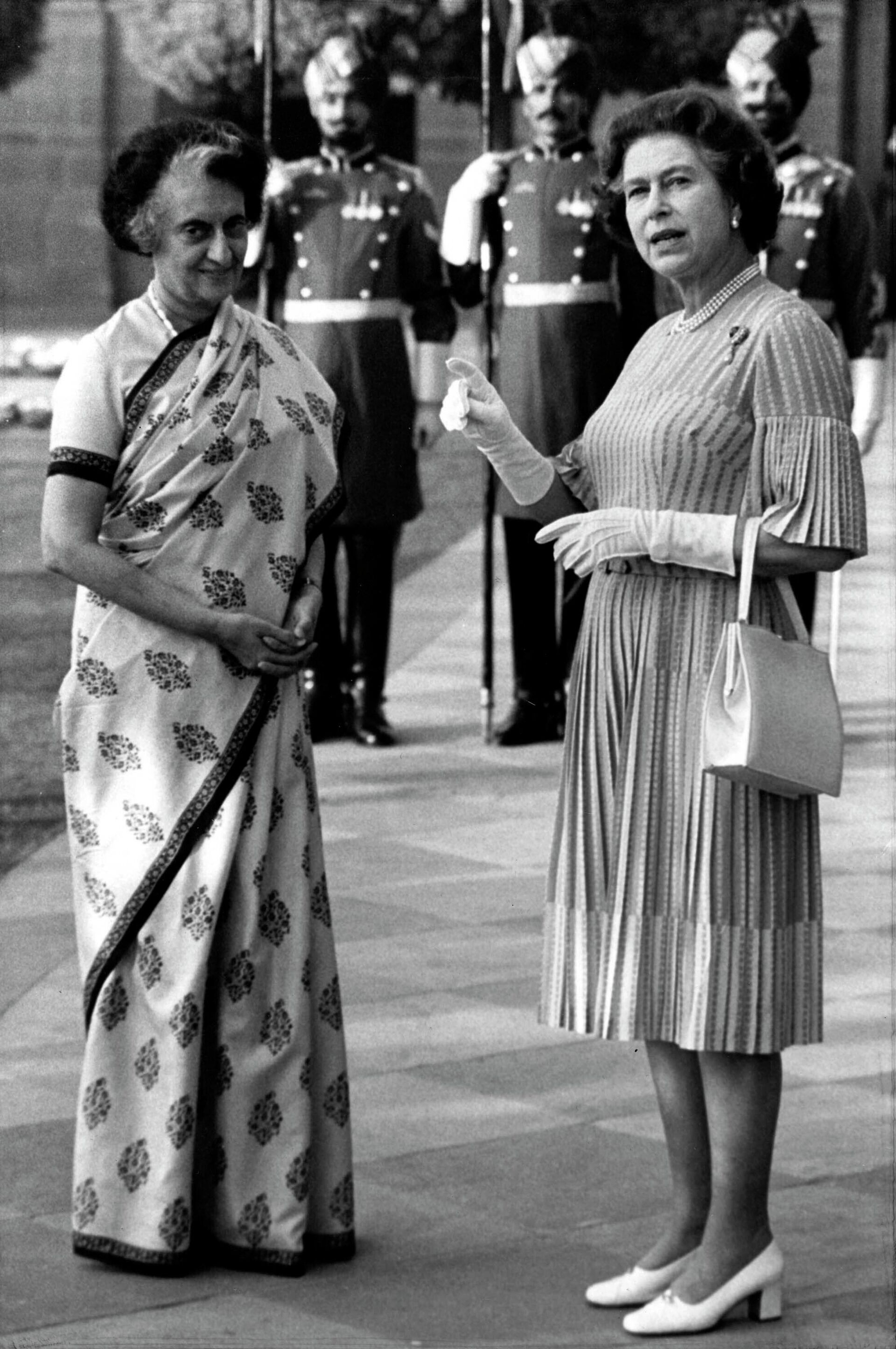 FILE - In this Nov. 17, 1983 file photo, Britain's Queen Elizabeth II, right, gestures as she talks to Indian Prime Minister, Indira Gandhi, at the Rashtrapati Bhavan, the President's Palace in Delhi, during the first day of her visit to India.  Queen Elizabeth II, Britain’s longest-reigning monarch and a rock of stability across much of a turbulent century, has died. She was 96. Buckingham Palace made the announcement in a statement on Thursday Sept. 8, 2022 - Sputnik International, 1920, 09.09.2022