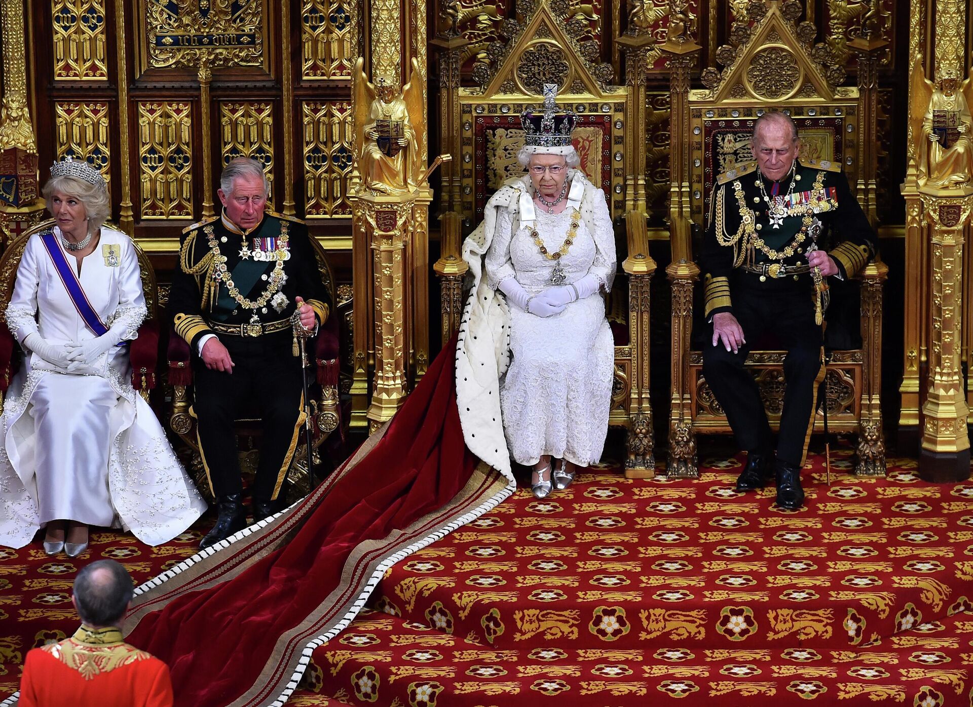 Королева Великобритании Елизавета II сидит на троне в Палате лордов, 2022 год - Sputnik International, 1920, 16.10.2022