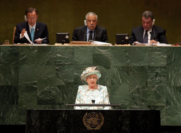 Britain's Queen Elizabeth II addresses the United Nations General Assembly on July 6, 2010 at the United Nations In New York. The 84-year-old monarch last came to New York in 1976 and her UN appearance is the first since she spoke there in 1957, four years after being crowned - Sputnik International
