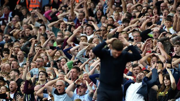 Fans react during the English Premier League soccer match between Aston Villa and Manchester City at Villa Park in Birmingham, England, Saturday, Sept. 3, 2022.  - Sputnik International