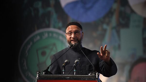 This picture taken on February 7, 2021 shows chief of All India Majlis-e-Ittehadul Muslimeen (AIMIM) party, Asaduddin Owaisi speaking during a public meeting in Ahmedabad - Sputnik International