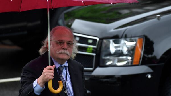 White House lawyer Ty Cobb walks to his car at the White House in Washington, Thursday, May 17, 2018. - Sputnik International