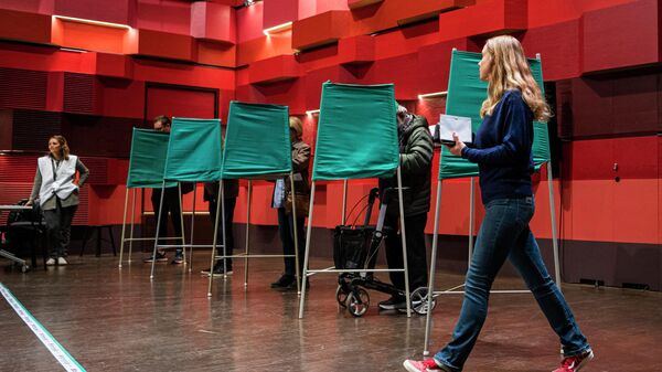 People cast their vote at a polling center located at Royal College of Music in Stockholm on September 11, 2022 during the general elections in Sweden - Sputnik International