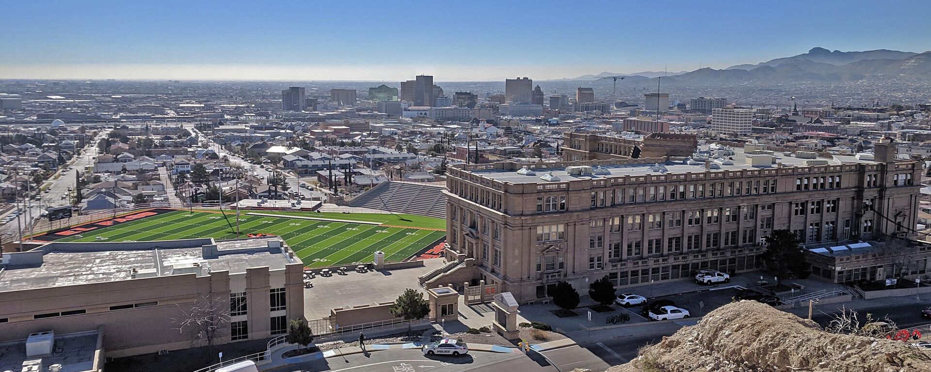 El Paso High School and downtown El Paso, Texas, and Juarez beyond, view from Tom Lea Upper Park - Sputnik International, 1920, 11.09.2022