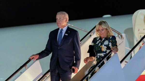 President Joe Biden and first lady Jill Biden arrive at Andrews Air Force Base, Md., Tuesday, Sept. 13, 2022, after voting in the Delaware primary. - Sputnik International