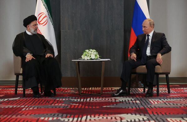 Russian President Vladimir Putin and Iranian President Ebrahim Raisi at the Shanghai Cooperation Summit in Samarkand, Thursday September 15, 2022. - Sputnik International
