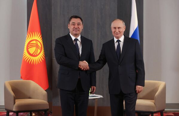 Russian President Vladimir Putin and Kyrgyz President Sadyr Japarov meet on the margins of the SCO summit in Samarkand - Sputnik International