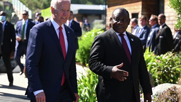 President Joe Biden with South Africa President Cyril Ramaphosa during the G7 summit in Cornwall, England, Saturday June 12, 2021. (Leon Neal/Pool via AP) - Sputnik International