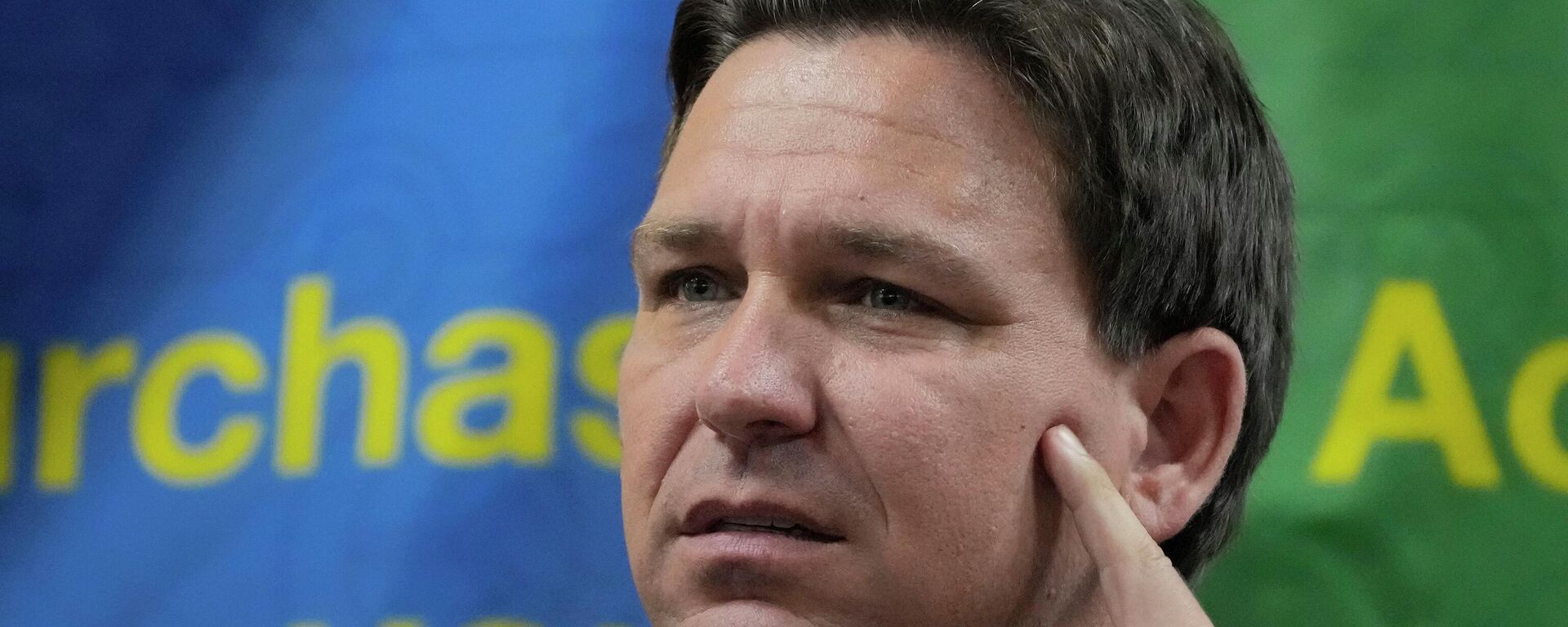Florida Gov. Ron DeSantis listens to a question during a press conference announcing expanded toll relief for Florida commuters, Wednesday, Sept. 7, 2022, in Miami, Fla. - Sputnik International, 1920, 01.06.2023