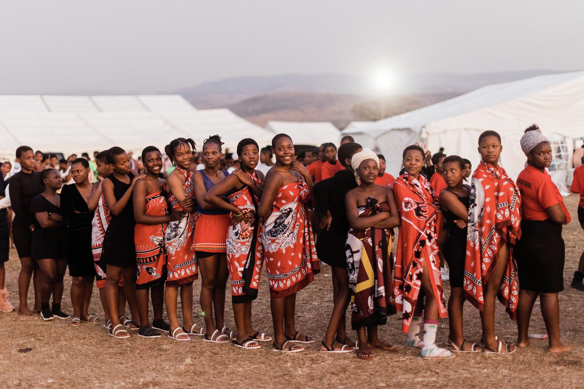 Zulu maidens gather during the annual Umkhosi Womhlanga (reed dance) at the Enyokeni Royal Palace in Nongoma on September 17, 2022. - Every September, tens of thousands of women, known locally as maidens, descend on the royal palace in the southeast KwaZulu-Natal province, to present a tall reed to the new king Misuzulu, as a traditional rite of womanhood. (Photo by RAJESH JANTILAL / AFP) - Sputnik International, 1920, 18.09.2022