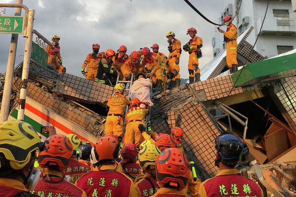 Раненый в результате землетрясения на Тайване  - Sputnik International