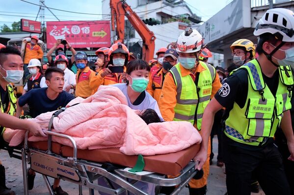 Раненый в результате землетрясения на Тайване  - Sputnik International
