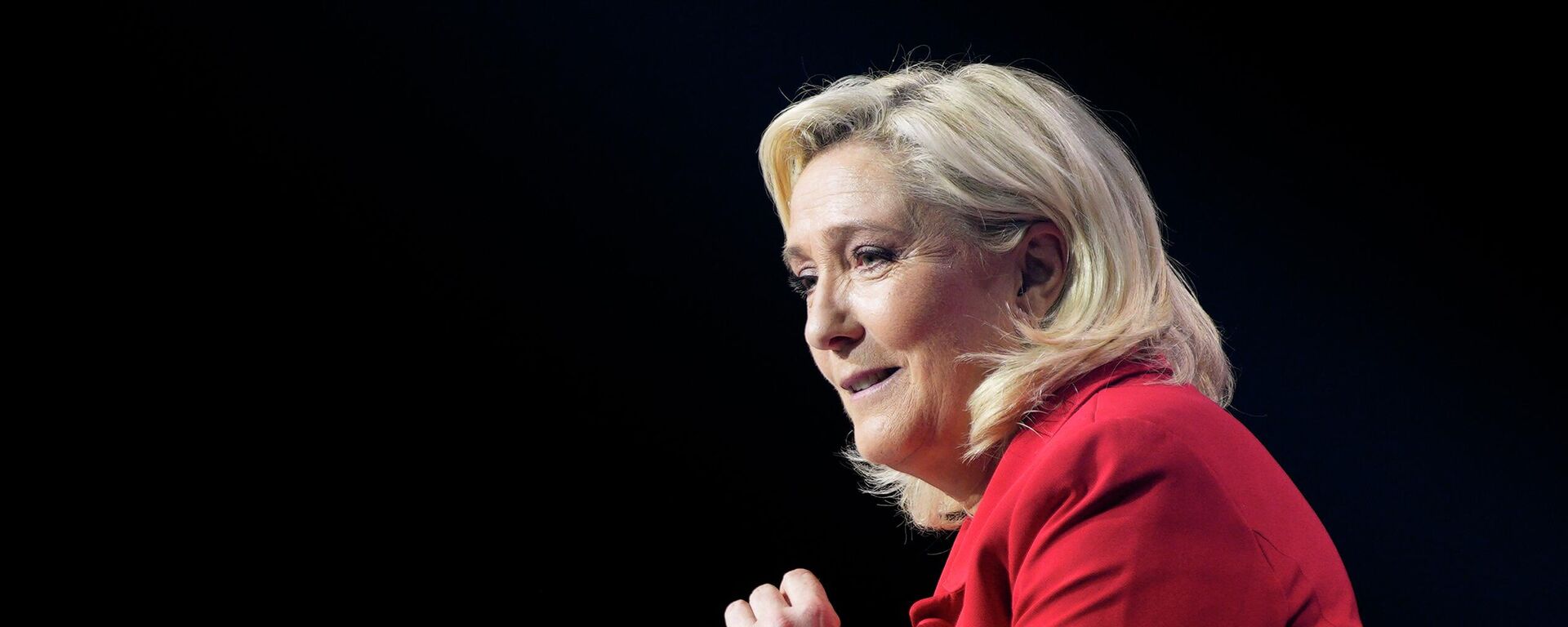 French right-wing politician Marine Le Pen delivers a speech during a meeting in Avignon, south of France, Thursday, April 14, 2022. Le Pen is trying to unseat centrist President Emmanuel Macron, who has a slim lead in polls ahead of France's April 24 presidential runoff election. (AP Photo/Daniel Cole) - Sputnik International, 1920, 22.04.2023