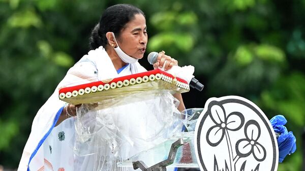 The chief minister of India's West Bengal state Mamata Banerjee delivers her speech to mark the annual Martyrs’ Day in Kolkata on July 21, 2022 - Sputnik International