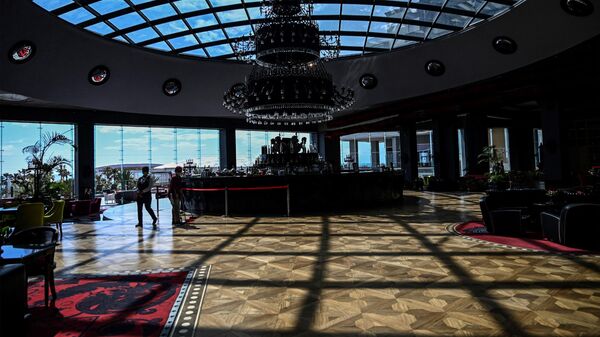 A hotel worker cleans the lobby of a Luxury resort hotel on March 9, 2022 in Antalya - Sputnik International