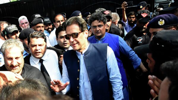 Former Pakistani Prime Minister Imran Khan, center, arrives to the High Court in Islamabad, Pakistan, Wednesday, Aug. 31, 2022. - Sputnik International