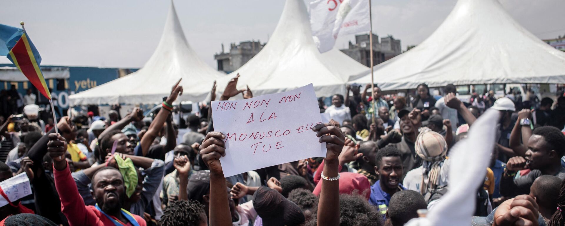 A man holds a placard during the burial of activists, who died during demonstrations that took place in Goma from July 25 to 27 to demand the departure of United Nations Organization Stabilization Mission in the Democratic Republic of the Congo (MONUSCO), in Goma on August 5, 2022. - Ten people who died in protests against the UN Mission that recently rocked towns in eastern Democratic Republic of Congo were laid to rest in Goma on August 5, 2022 after a popular tribute ceremony.
At the end of July, angry demonstrators ransacked and looted facilities of the United Nations Mission for the Stabilization of the DRC (Monusco), present in the country since 1999.
A total of 32 demonstrators and four peacekeepers were killed in a week of demonstrations in at least four eastern towns. (Photo by Guerchom Ndebo / AFP) - Sputnik International, 1920, 01.10.2022