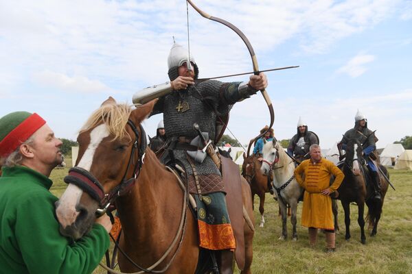 Historical reenactors participate in the Kulikovo Pole Festival – a grand event dedicated to the 642th anniversary of the Battle of Kulikovo between Russian forces and the Golden Horde. - Sputnik International