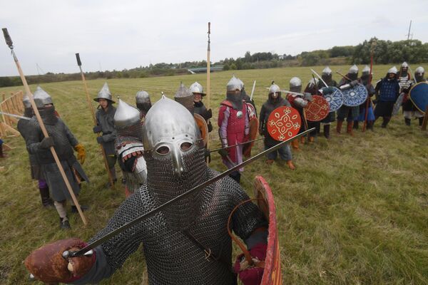 Historical reenactors participate in the Kulikovo Pole Festival – a grand event dedicated to the 642th anniversary of the Battle of Kulikovo between Russian forces and the Golden Horde. - Sputnik International
