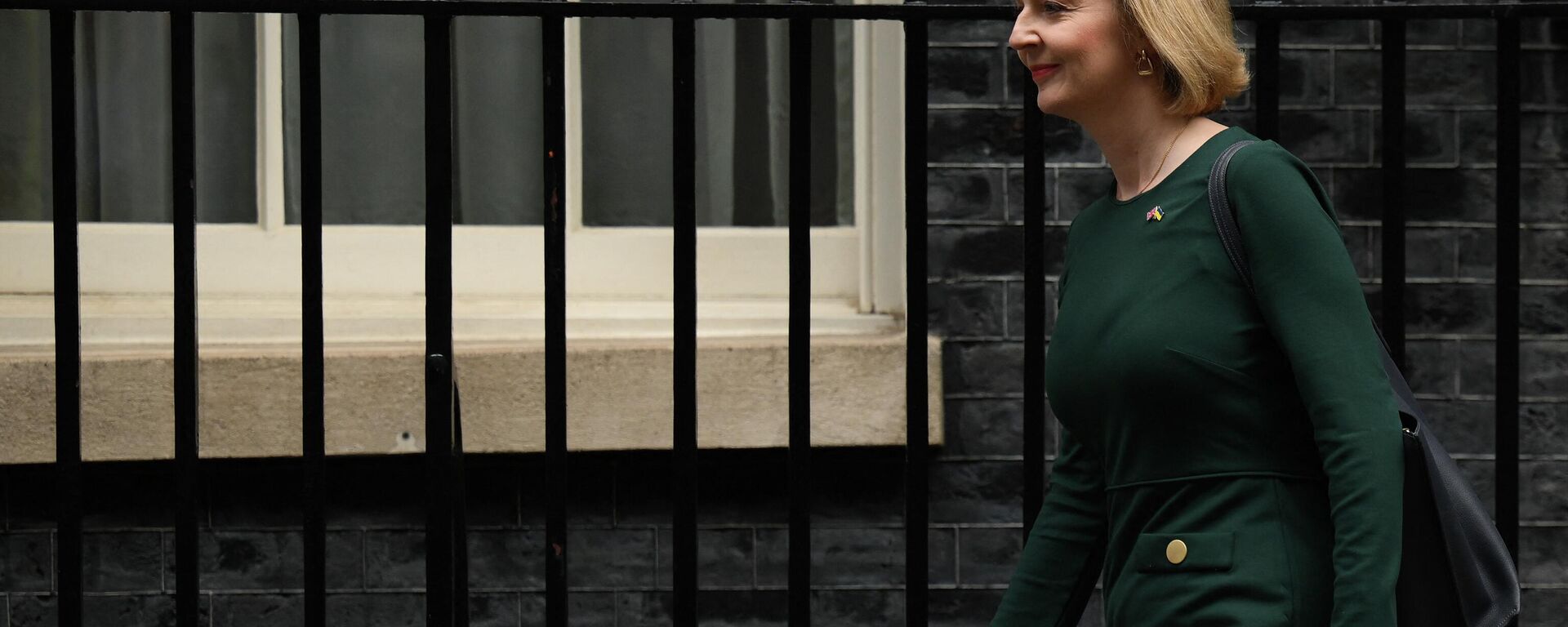 Britain's Prime Minister Liz Truss leaves the 10 Downing Street, in London, for the House of Commons to announce her energy price plan, on September 8, 2022 - Sputnik International, 1920, 21.09.2022