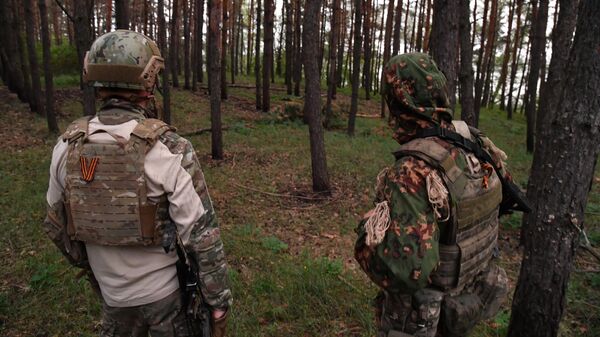 Russian servicemen are seen near a front line, in the course of Russia's military operation in Ukraine, in Kharkov region, Ukraine - Sputnik International
