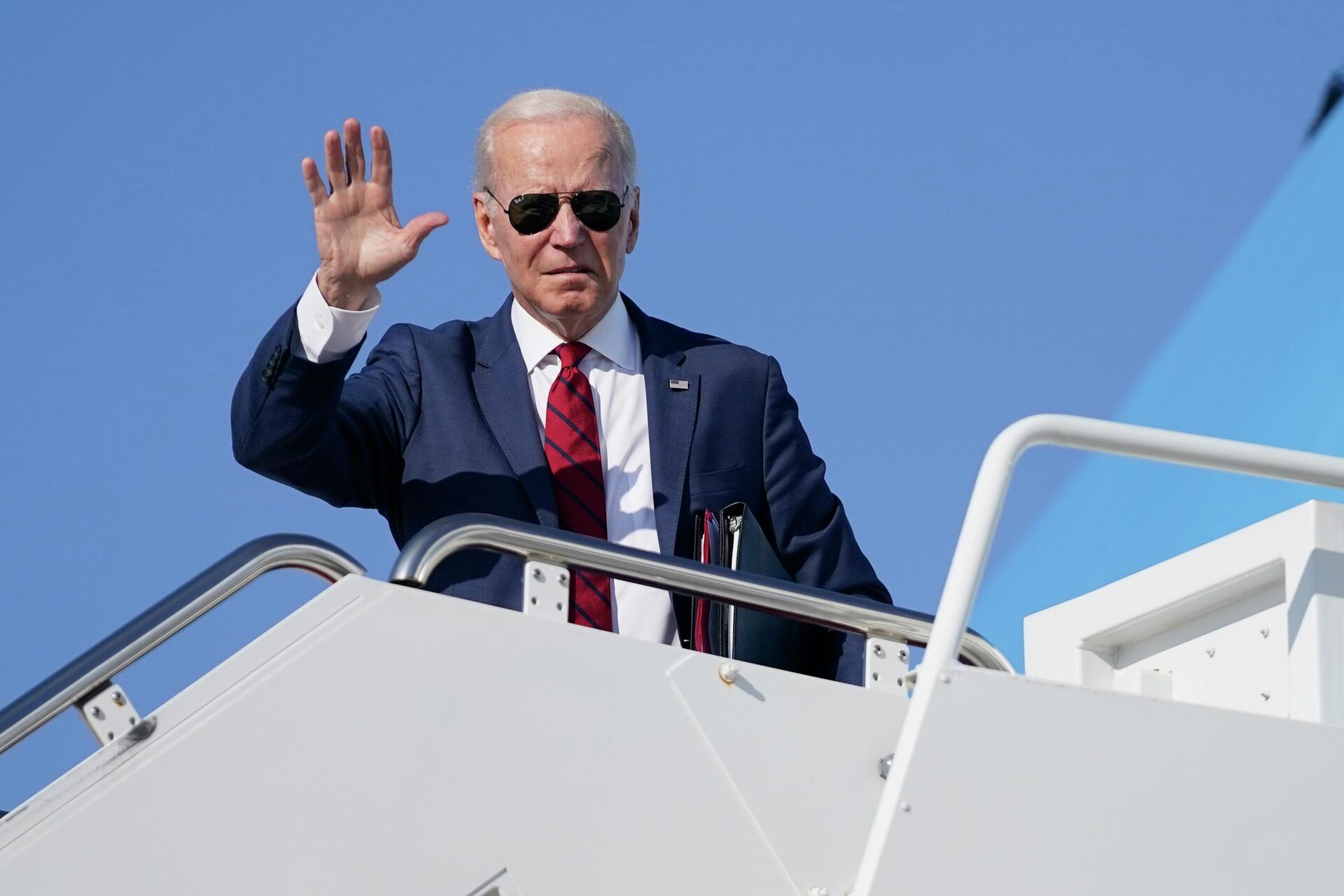 President Joe Biden boards Air Force One for a trip to New York to attend the United Nations General Assembly, Tuesday, Sept. 20, 2022, at Andrews Air Force Base, Md. - Sputnik International, 1920, 29.10.2022