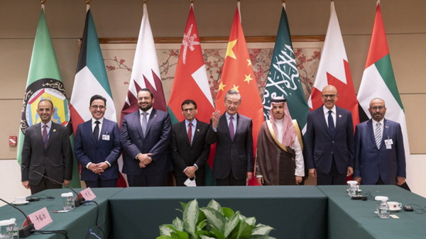 Diplomats from the Gulf Cooperation Council (GCC) meet with Chinese Foreign Minister Wang Yi on the sidelines of the UN General Assembly on September 20, 2022. - Sputnik International