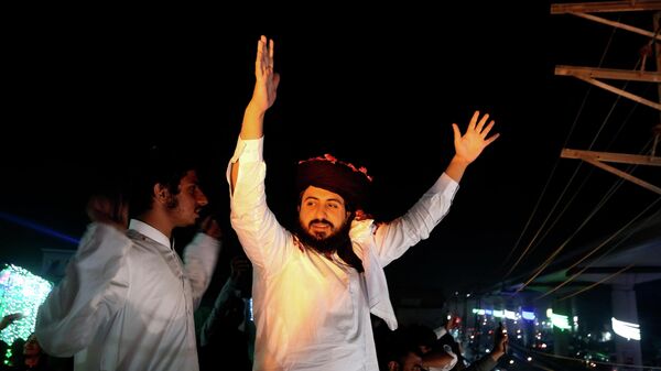 Saad Rizvi, center, head of the Islamist party Tehreek-e-Labiak Pakistan, waves to supporters following his release from custody, in Lahore, Pakistan, Thursday, Nov. 18, 2021 - Sputnik International