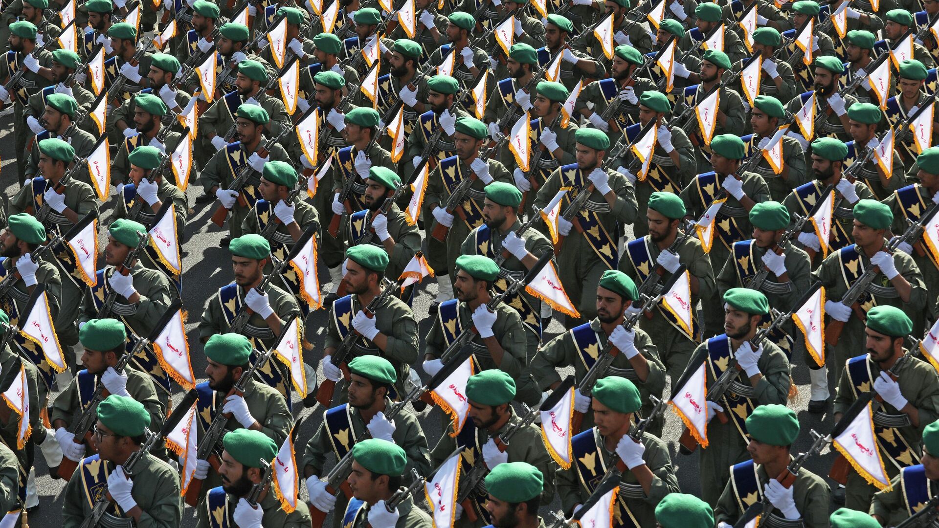 Iran's paramilitary Revolutionary Guard troops march during a military parade commemorating the anniversary of the start of the 1980-88 Iraq-Iran war, in front of the shrine of the late revolutionary founder Ayatollah Khomeini, just outside Tehran, Iran, Thursday, Sept. 22, 2022 - Sputnik International, 1920, 24.06.2023