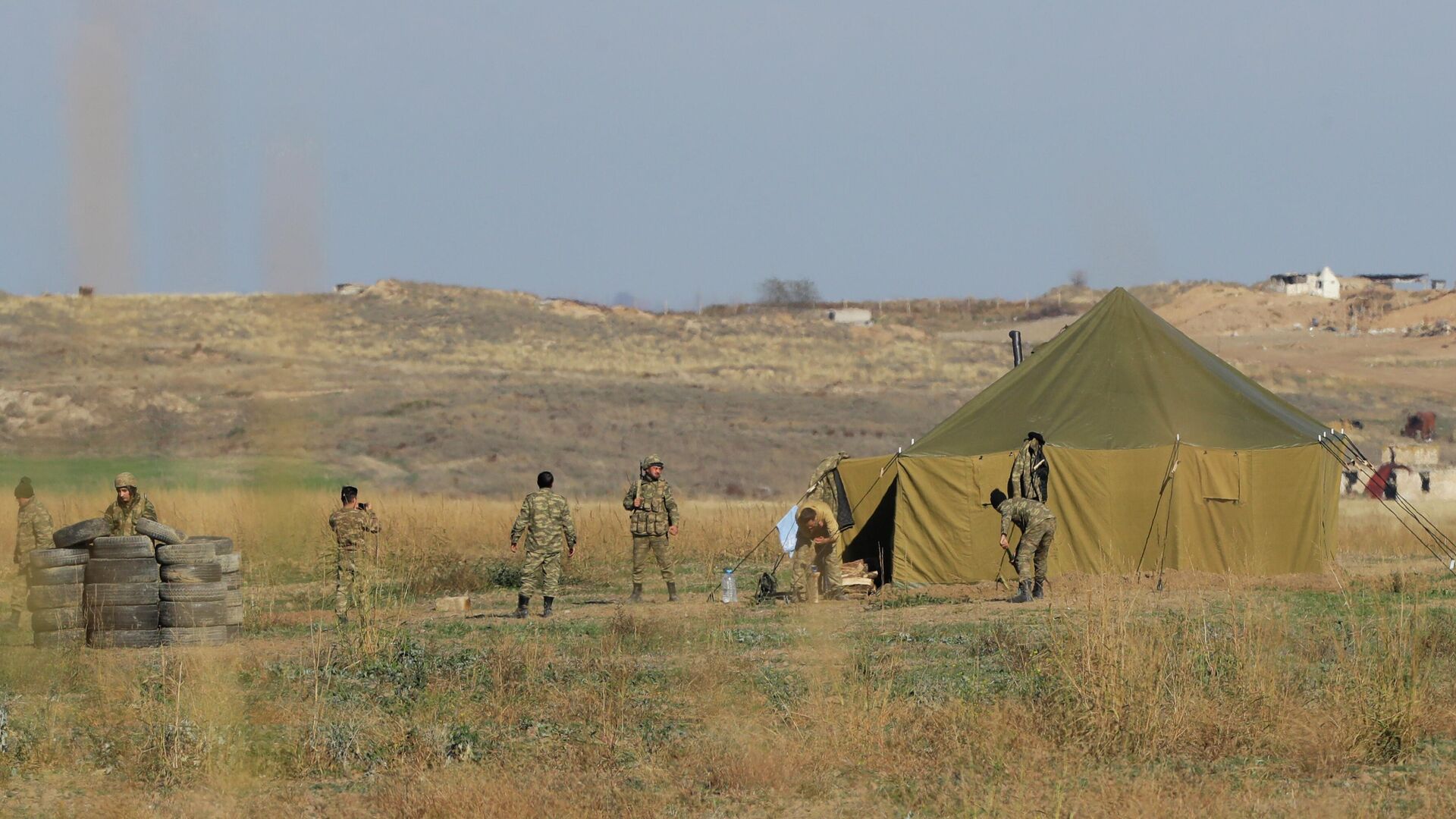 Azerbaijanian border gather at a tent as they control their side of the new border between the region of Nagorno-Karabakh and Azerbaijan, near the village of Berdashen, Tuesday, Nov. 24, 2020 - Sputnik International, 1920, 19.09.2023