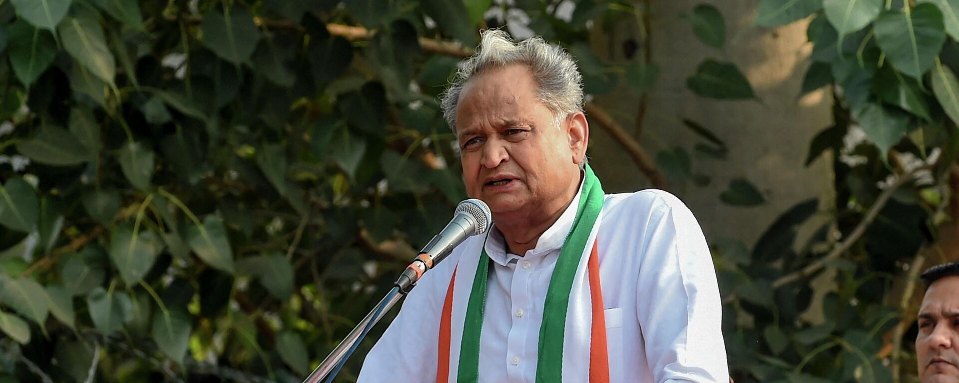 Rajasthan state's Chief Minister Ashok Gehlot speaks during a 'Janvedna Yatra' (rally) against the price rise of onions and vegetables, in Ahmedabad on November 30, 2019 - Sputnik International, 1920, 26.09.2022