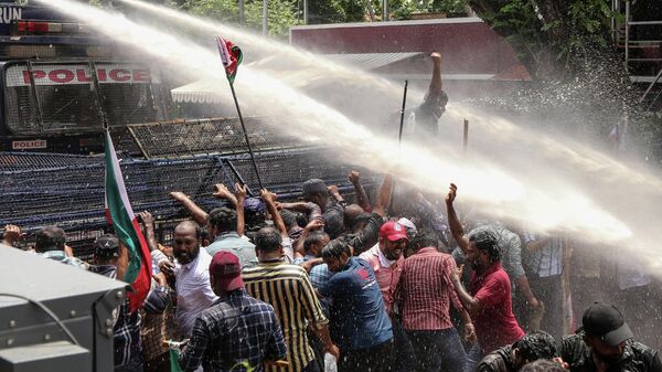 Police use water canons to disperse members and activists of the rights organisation Popular Front of India (PFI) during a demonstration to protest against what they claim as police targeting its leaders, outside the residence of Chief Minister Kerala at Trivandrum on June 6, 2022. - Sputnik International