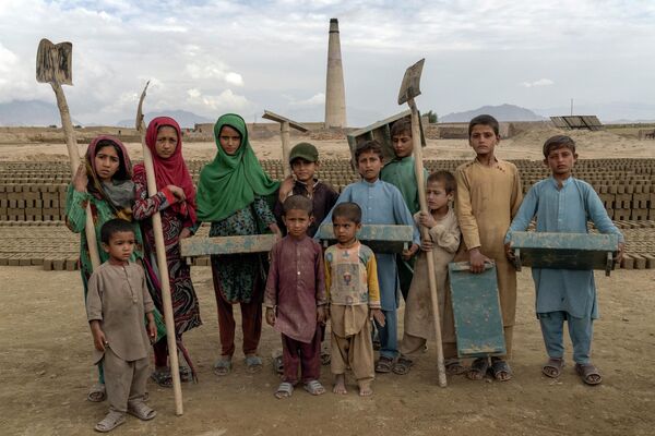 Afghan children who work at a brick factory pose for a photo on the outskirts of Kabul, Afghanistan, Wednesday, Aug. 17, 2022. - Sputnik International