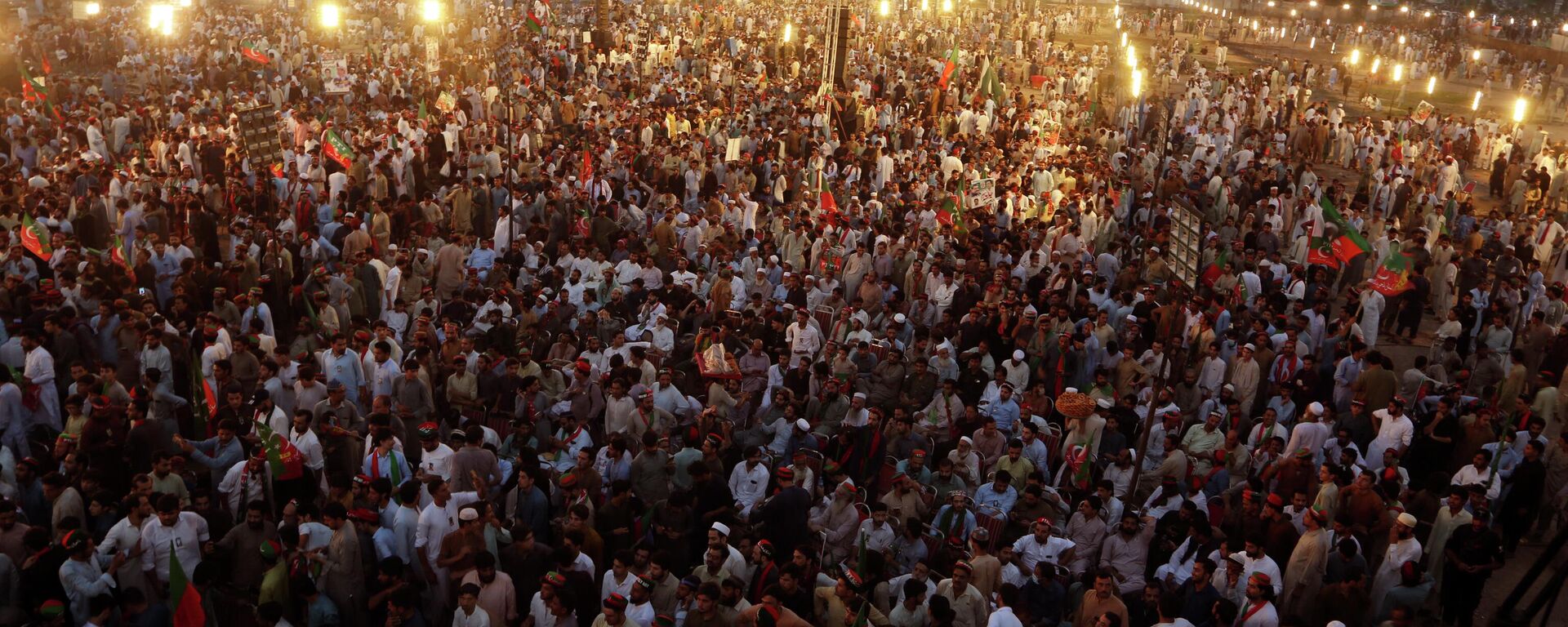 Supporters of Pakistani opposition leader Imran Khan's Tehreek-e-Insaf party attend a rally, in Peshawar, Pakistan, Tuesday, Sept. 6, 2022. - Sputnik International, 1920, 30.09.2022
