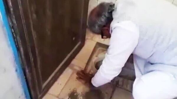 BJP MP Janradan Mishra seen cleaning the toilet at a school  ..

 - Sputnik International