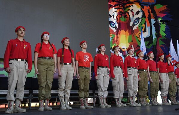 Members of the Young Army Cadets National Movement perform at a concert in support of the residents of the liberated territories of Donbass and Ukraine in Vladivostok, Russia&#x27;s Far East. - Sputnik International