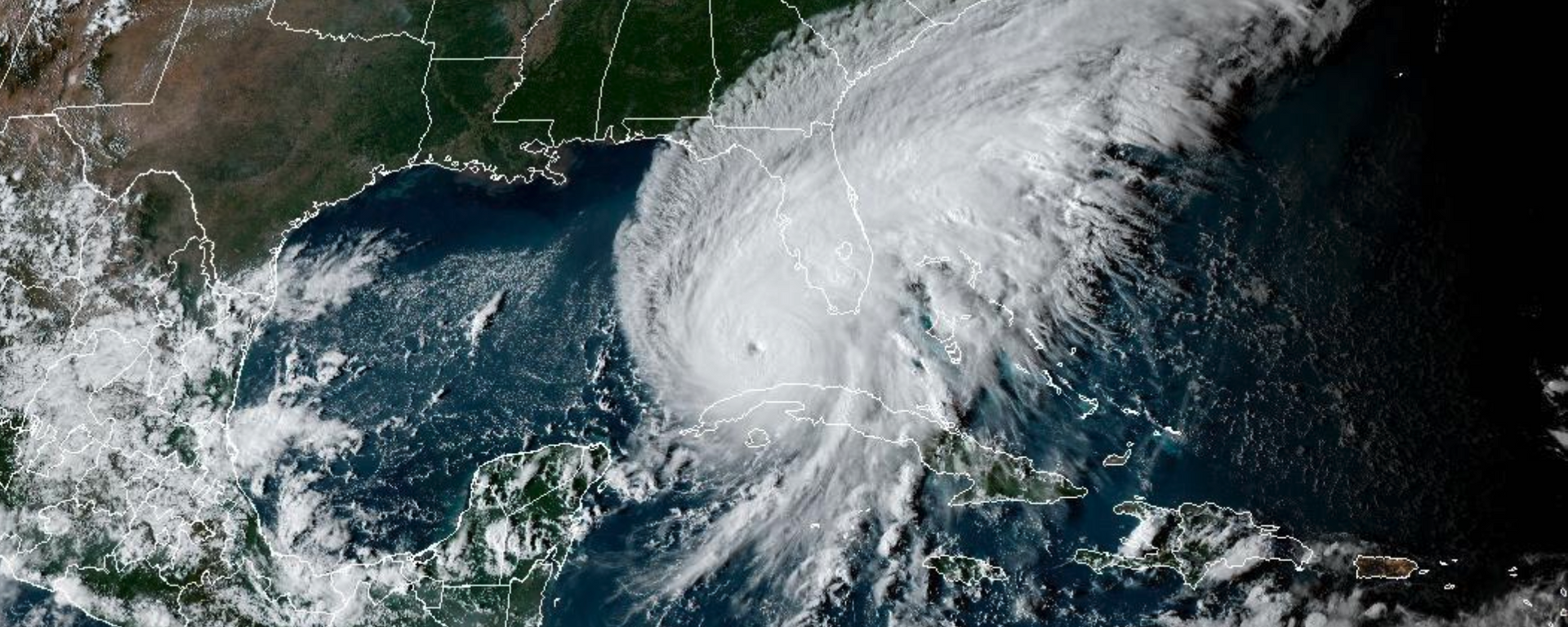 This GOES-East GeoCcolor satellite image provided by the National Oceanic and Atmospheric Administration captures Hurricane Ian on Tuesday, September 27, 2022, as it churns over the Gulf of Mexico.  - Sputnik International, 1920, 29.09.2022
