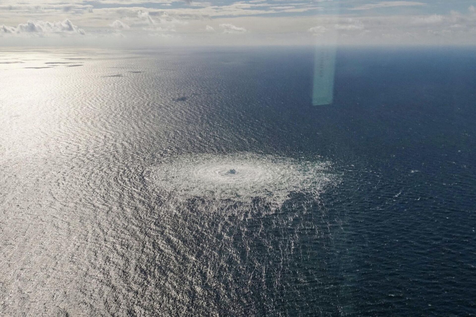 Gas leak at Nord Stream 2 as seen from the Danish F-16 interceptor on Bornholm, Denmark September 27, 2022 - Sputnik International, 1920, 11.02.2023