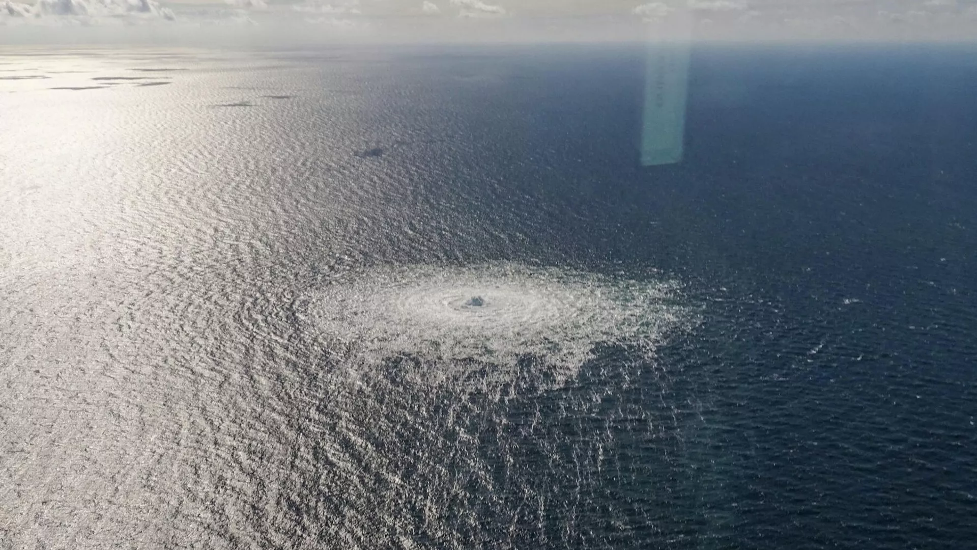 Gas leak at Nord Stream 2 as seen from the Danish F-16 interceptor on Bornholm, Denmark September 27, 2022 - Sputnik International, 1920, 15.08.2024