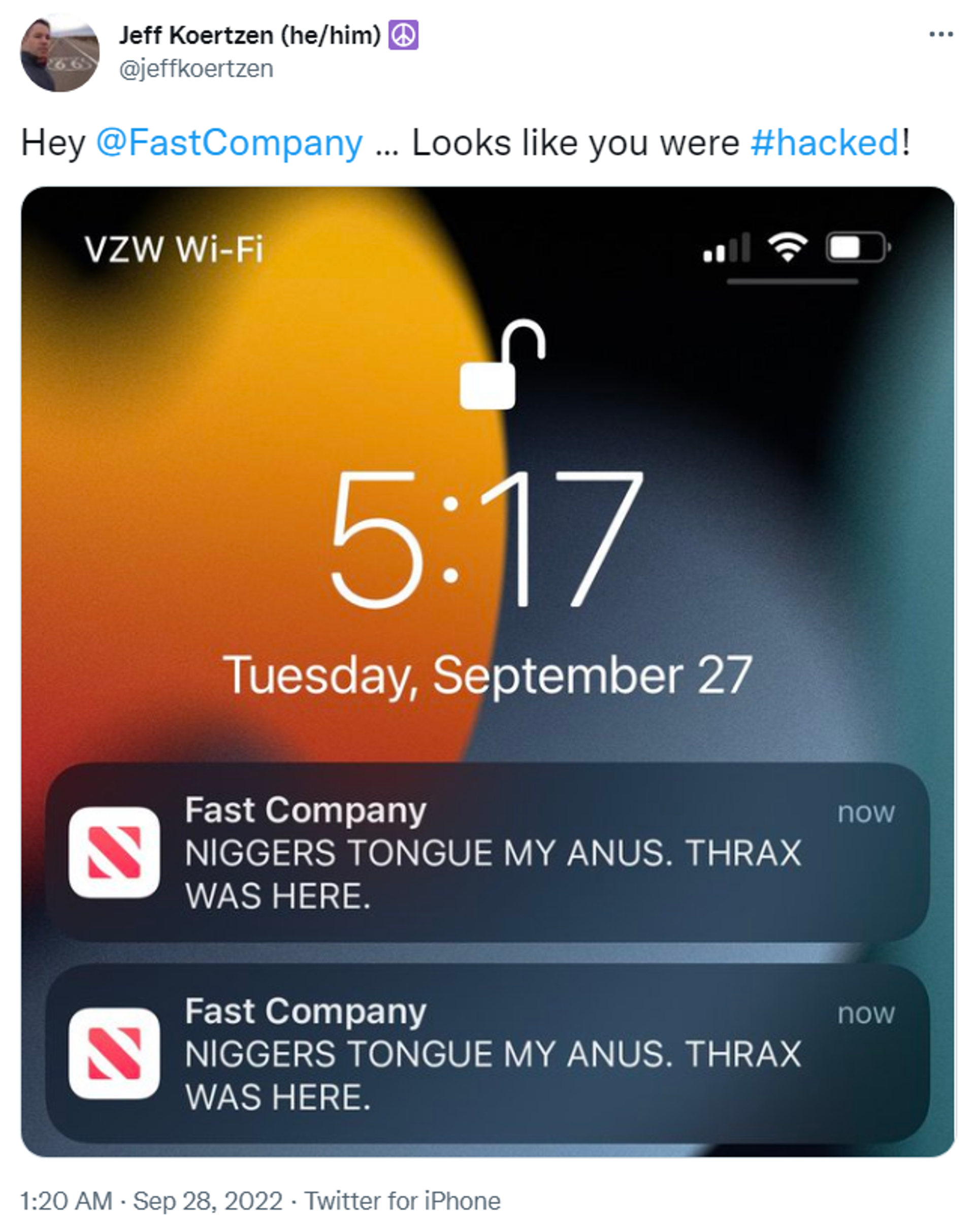A tweeted image of racist and obcene push notifications on business magazine Fast Company's mobile device news feed - Sputnik International, 1920, 28.09.2022